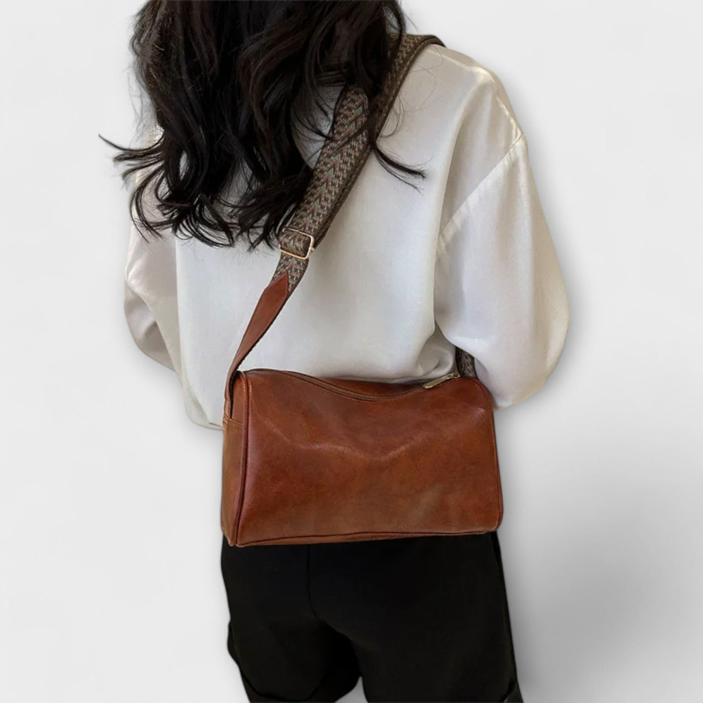Maison Claire - Vintage Crossbody Bag